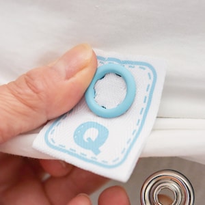 Simple to attach snap on labels that tell you the size of sheets and other bed linens for easy bed making. image 3