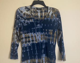 Y2k Does 70's Tie Dye 3/4 Sleeve V-Neck Top