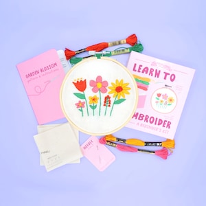 Kit para aprender a bordar: una introducción al bordado para principiantes - Proyecto Garden Blossom