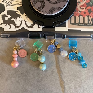 Smiley Face Dust Plug Charm: Type C USB Kindle/Phone Charm