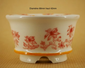 Pot en porcelaine décors rouge