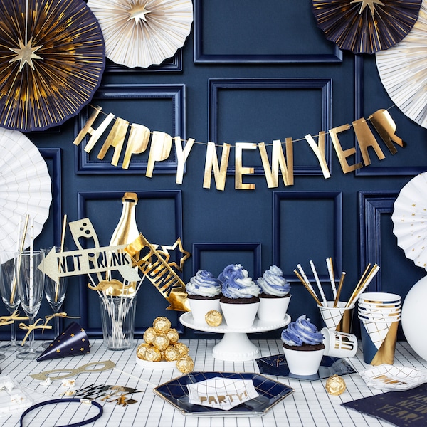 Happy New Year Banner - NYE Decorations 2024 Garland New Years Eve Party Decorations Gold New Year's Party At Home Family Night