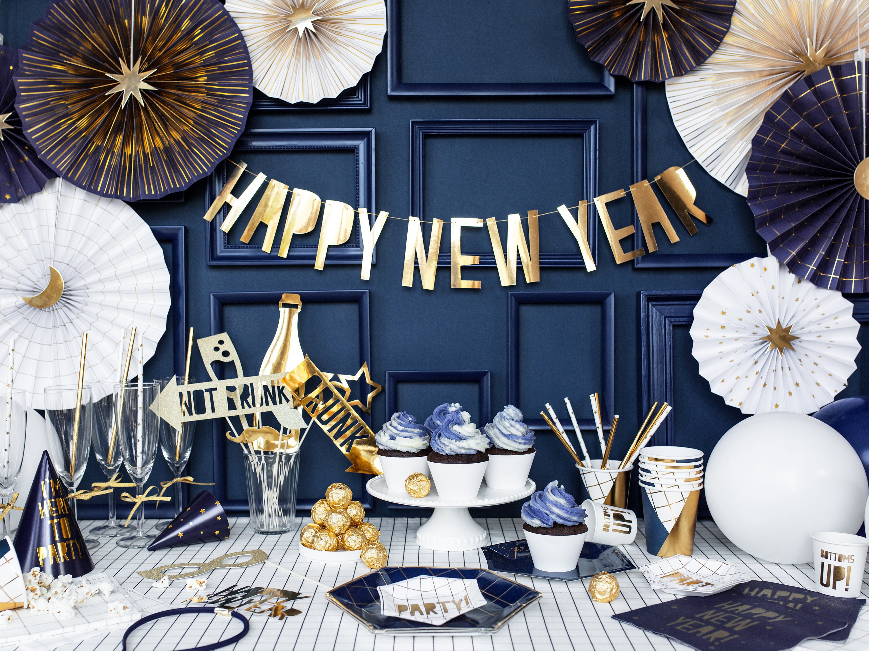 Happy New Year Banner NYE Decorations 2024 Garland New Years Eve Party  Decorations Gold New Year's Party at Home Family Night 