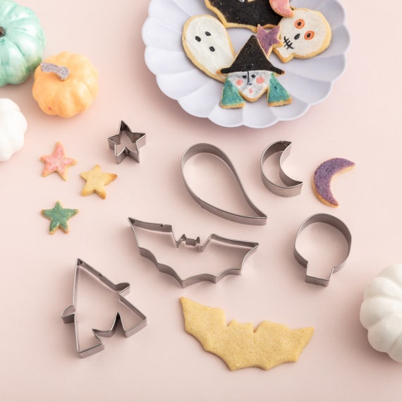 Halloween Cookie Cutters - 6 Pack -  Halloween Biscuits Homemade Treats Half Term Baking Gifts Indoor Activities For Children
