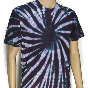 Men&#39;s Large Tie Dye Short Sleeve *The Ripple Effect* Colorful Trippy Black and Pink Festival Gear Party Wear Awesome Blossom Style