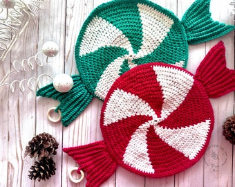 Christmas crochet potholders | peppermint crochet potholder | hanging potholder crochet pattern | Christmas crochet project | crochet trivet