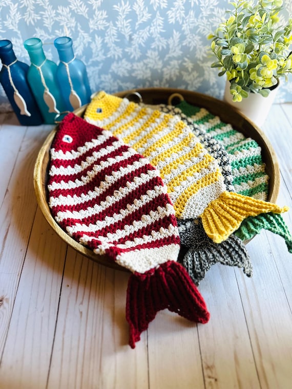 Crochet thick potholder pattern |  fish hanging hotpad | double thick crochet potholder| nautical coastal crochet  | crochet gift pattern