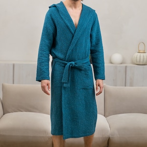 Bata de lino para sauna. Albornoz suave con textura gofrada para mujer y hombre.