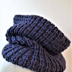 LOOP SCHAL AGATHE im trendigen Grob Strick Look aus extra dicker Wolle, gestrickt von Oma Bettina. Unisex Bild 3