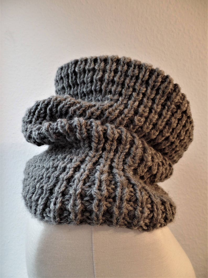 LOOP SCHAL AGATHE im trendigen Grob Strick Look aus extra dicker Wolle, gestrickt von Oma Bettina. Unisex Bild 2