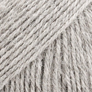 Alpaca by DROPS, a wonderful yarn made from 100% pure Alpaca superfine. The fiber is untreated hellgrau