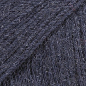 Alpaca by DROPS, a wonderful yarn made from 100% pure Alpaca superfine. The fiber is untreated blaulila
