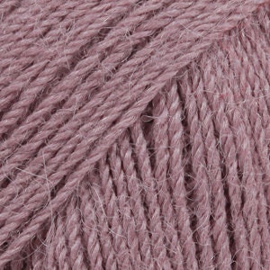 Alpaca by DROPS, a wonderful yarn made from 100% pure Alpaca superfine. The fiber is untreated flieder