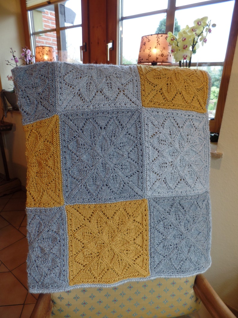 Plaid Ida aus reiner weicher Schurwolle liebevoll von Oma Christa gestrickt. Eine gemütliche Decke zum Hineinkuscheln an kühlen Abenden Bild 8