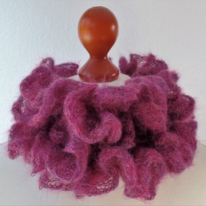 Schal Valentina aus Mohair super kid und Seide handgestrickt von Oma Renate Beere