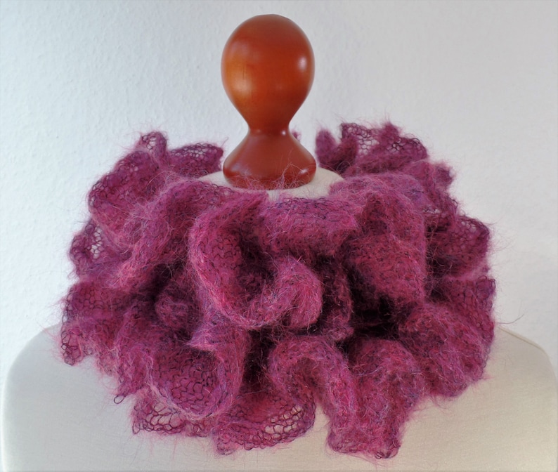 Schal Valentina aus Mohair super kid und Seide handgestrickt von Oma Renate Beere