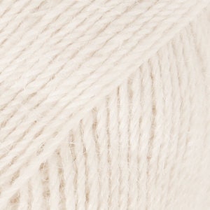 Alpaca by DROPS, a wonderful yarn made from 100% pure Alpaca superfine. The fiber is untreated natur