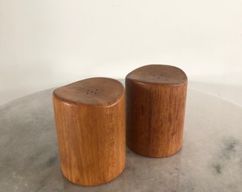 Vintage MCM Teak Wood S and P Salt /& Pepper Shakers with Plastic Stoppers