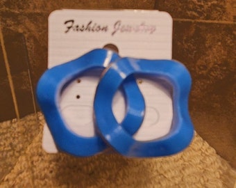 Vtg 90s blue wavy plastic circles.pierced earrings