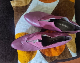 Hochgeschnittene Plateau Pumps aus Wildleder + Leder, Gr. 41, Absatz 11cm mit 1cm Plateau, Farbe Beere