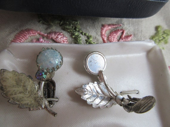 midcentury brooch and earring set, in jewelry box… - image 5