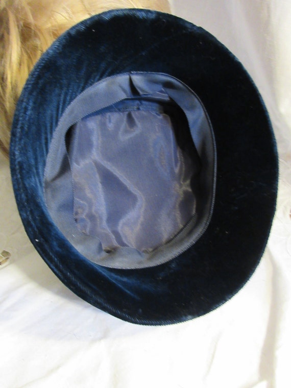 1950's blue velvet hat, bow trim, low brim, retro… - image 4