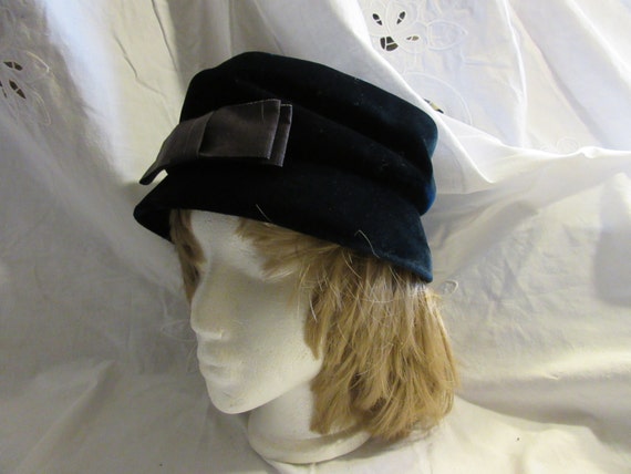 1950's blue velvet hat, bow trim, low brim, retro… - image 2