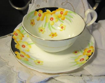 Art deco Royal Albert tea cup/saucer, cheerful yellow flower design, inside flowers, black accents, wide mouth, excellent condition
