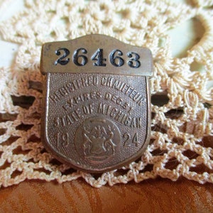 1924 Michigan State chauffeur's license, bronze metal, pin back, antique chauffeur pin, memorabilia, number 26463