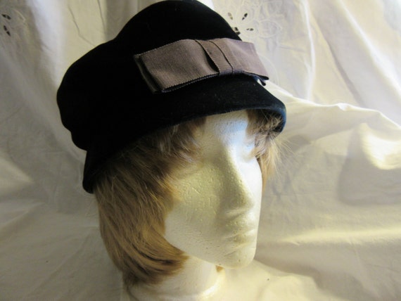 1950's blue velvet hat, bow trim, low brim, retro… - image 1