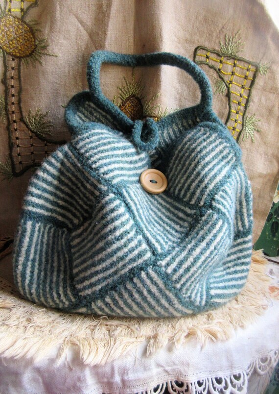 hand knit, hand felted bag, hand bag, blue and whi