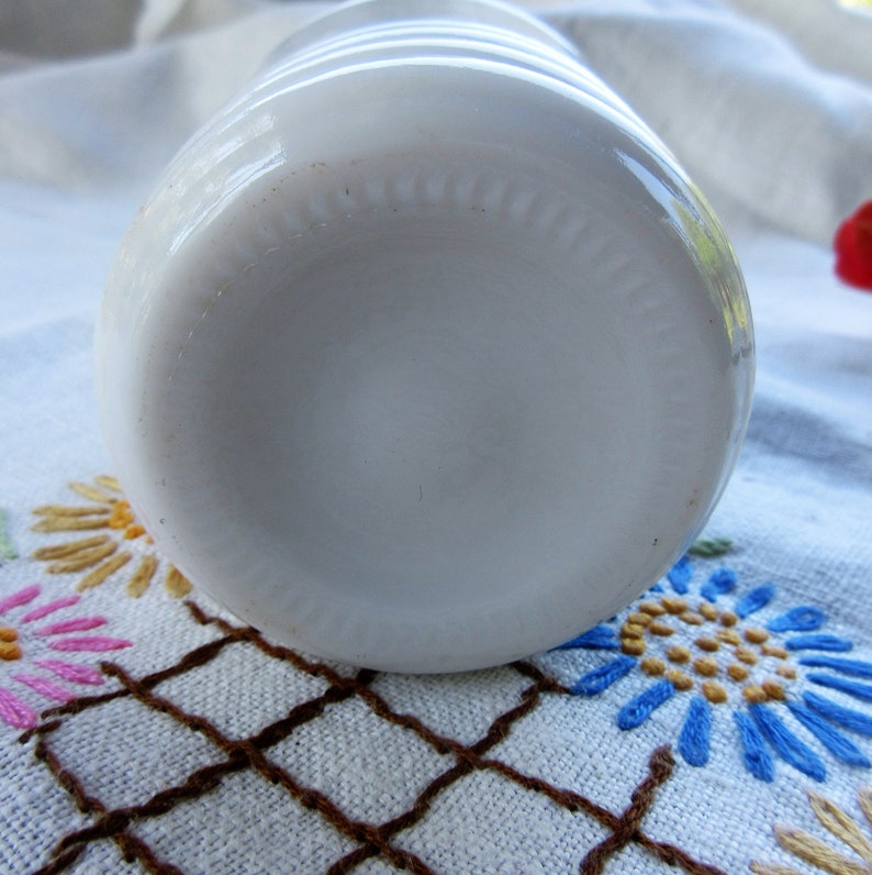 white milk glass shaker retro kitchen metal screw on top chubby with ridges 1920s farmhouse vintage flour or sugar shaker cottage chic