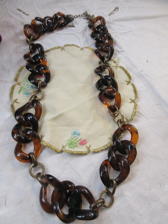 50's/60's chain style lucite necklace, tortoisesh… - image 3