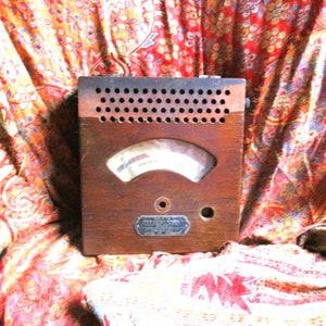 1898 early AC voltmeter, wooden box with volt reader gauge, drilled holes, Weston electrical instruments, N.J.. model 155 , very rare find