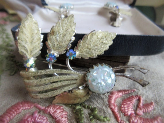 midcentury brooch and earring set, in jewelry box… - image 3