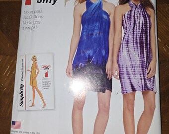 Simplicity pattern S0681 Misses Jiffy cover up in two lengths