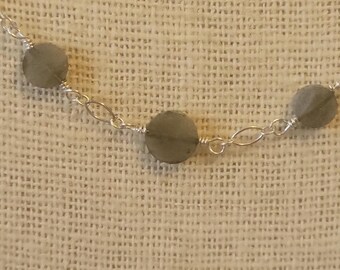 Collar de plata esterlina con iolita