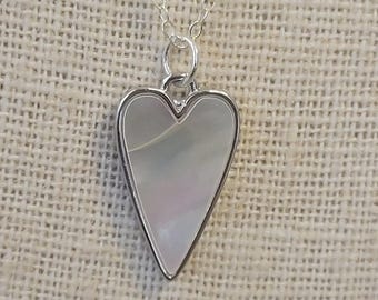 Collar de plata de ley con nácar en forma de corazón