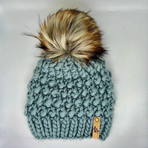 Luxury Hand-made Hat With Faux Fur Pom and 100% Peruvian  display picture 2