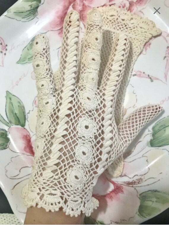 Hand Crocheted Ivory Gloves, Ivory Wedding Gloves,