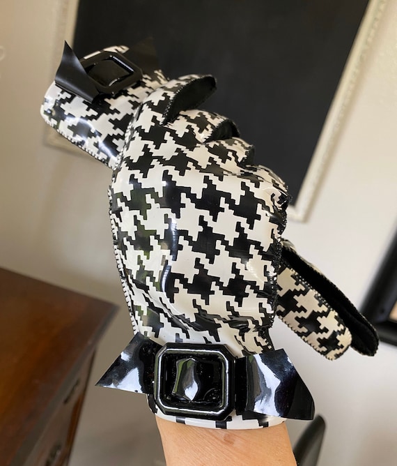 Houndstooth Vinyl 60’s Gloves, Black & White Check
