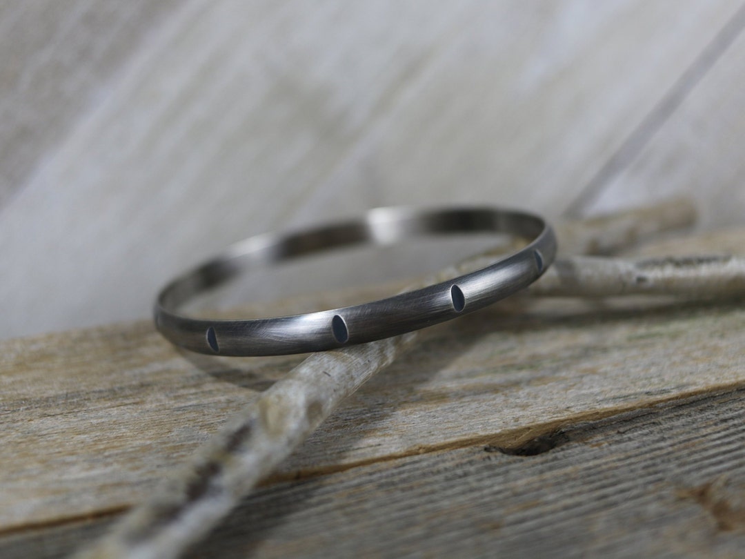 LUX BOW BANGLE