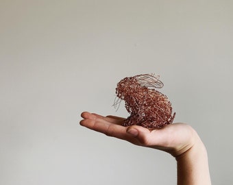 Escultura de conejo de cobre con alambre de metal hecha a mano, animal de Pascua, figurita, regalo, decoración, adorno, arte, vacaciones, simple, lindo, para guardería, coleccionar, hogar