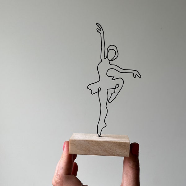 Wire ballerina dancing sculpture handmade figurine gift ballet statue metal copper jazz classical desk decor point figure girl teen dress