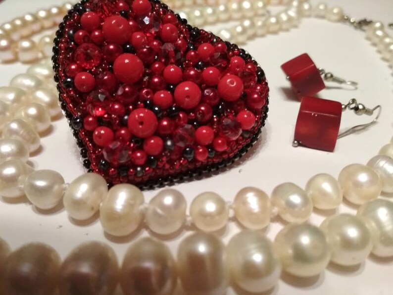 Brooch red black Heart beaded red black brooch beads heart image 0