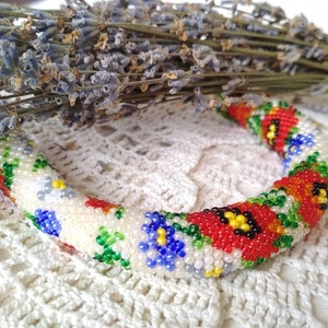 Poppy flowers beaded bracelet adjustable length, Ecru summer style beads bracelet, red blue flowers bracelet for her, Ukraine jewelry