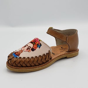 Fridita Brown leather sandals. Mexican huaraches for GIRLS. LuciernagaMXFolkWare