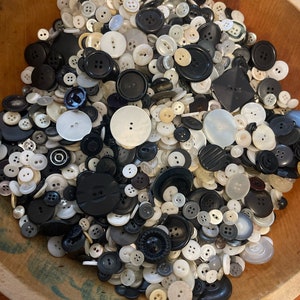 Over 1400 Black & White mixed buttons