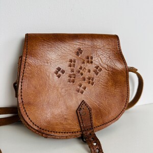 Vintage leather 80s crosbody bag genuine leather boho cottage retro brown shoulder bag old school leather small floral print crosbody purse