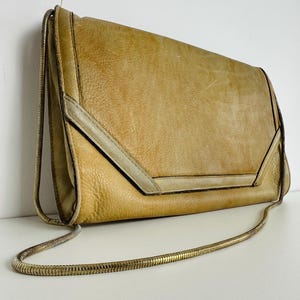 pochette rétro en cuir marron des années 90 en cuir marron sac à main old school en cuir lanière métallique sac à main du soir en cuir pochette pliée